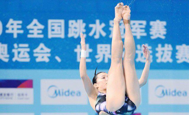 越老越有韵味的8位女星，腰是腰、腿是腿，个个都是极品美女