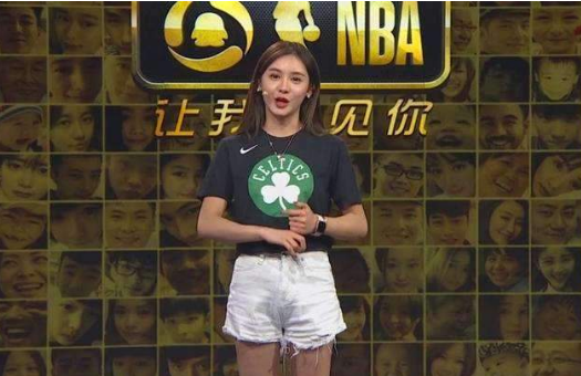 这个美女有点甜！NBA主播美娜肤白貌美身材好，清新靓丽如初恋