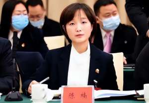 彭州美女多(90后美女成为“副市长”，学历和颜值没得说，简历却频频被人调侃)