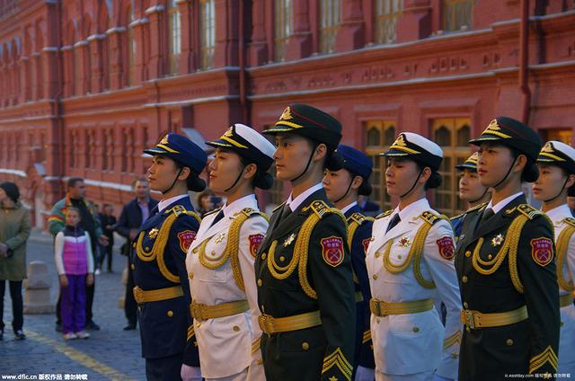 各国女兵走正步都是什么样？还是中国女兵最漂亮，委内瑞拉最搞笑