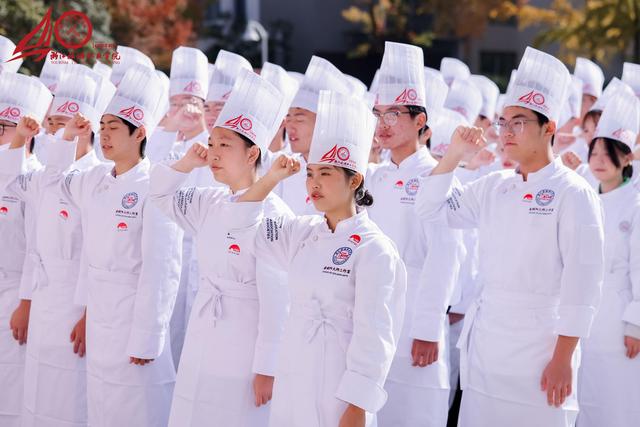 传承工匠精神，烹饪大师为浙江旅游职业学院烹饪专业新生授帽