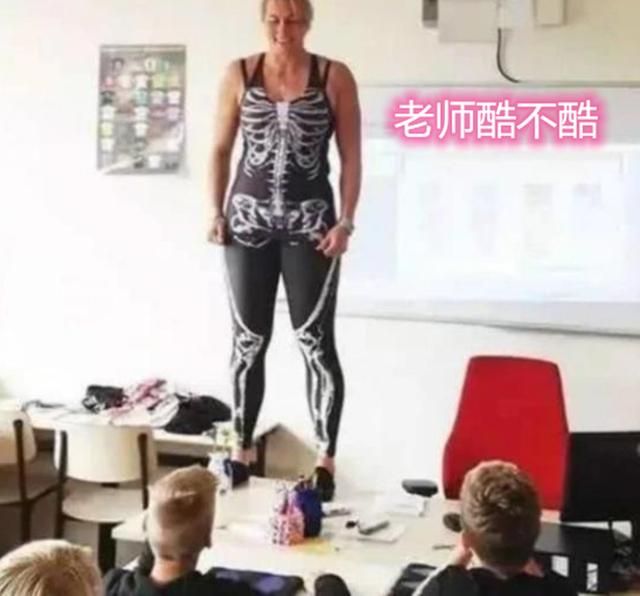 女教师穿人体器官服上课，学生低头不敢看，生理课可以这么学？