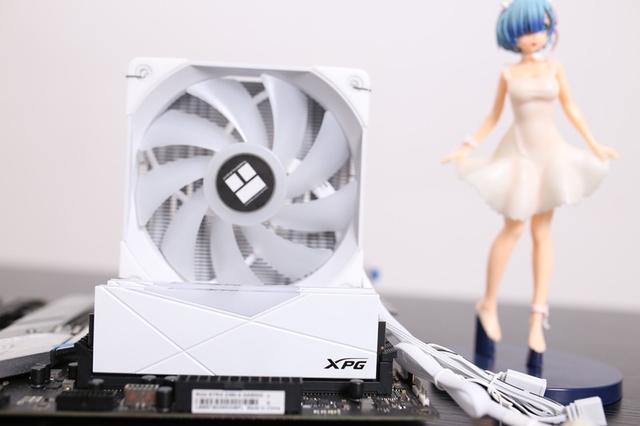 美女主播小姐姐的白色主机：RTX3080配i7，好看又能打