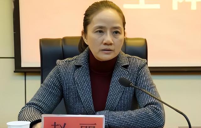 案例：广西女书记赵丽，强迫司机6年，网友：这司机咋下的去嘴？