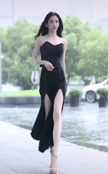 抖音长腿性感美女，你看可一定会喜欢，反正我是流鼻血了