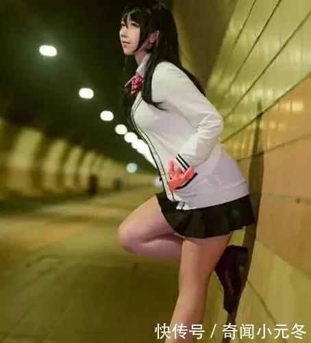 小姐姐cosplay,这大粗腿太吸睛了，小编看完不想减肥了