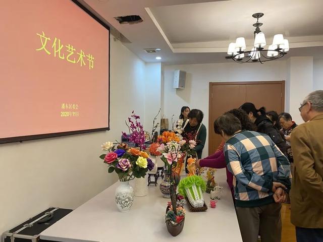 长宁这群大妈“妙手生花”，用旧丝袜变出“艺术品”