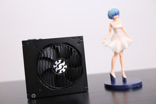 美女主播小姐姐的白色主机：RTX3080配i7，好看又能打