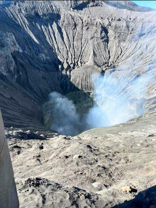 “印尼伊真火山坠崖的中国女人”，揭露中国年轻人网红打卡的病态