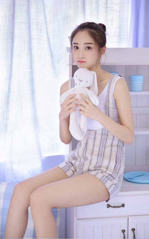 长腿美女夏日清新性感艺术写真