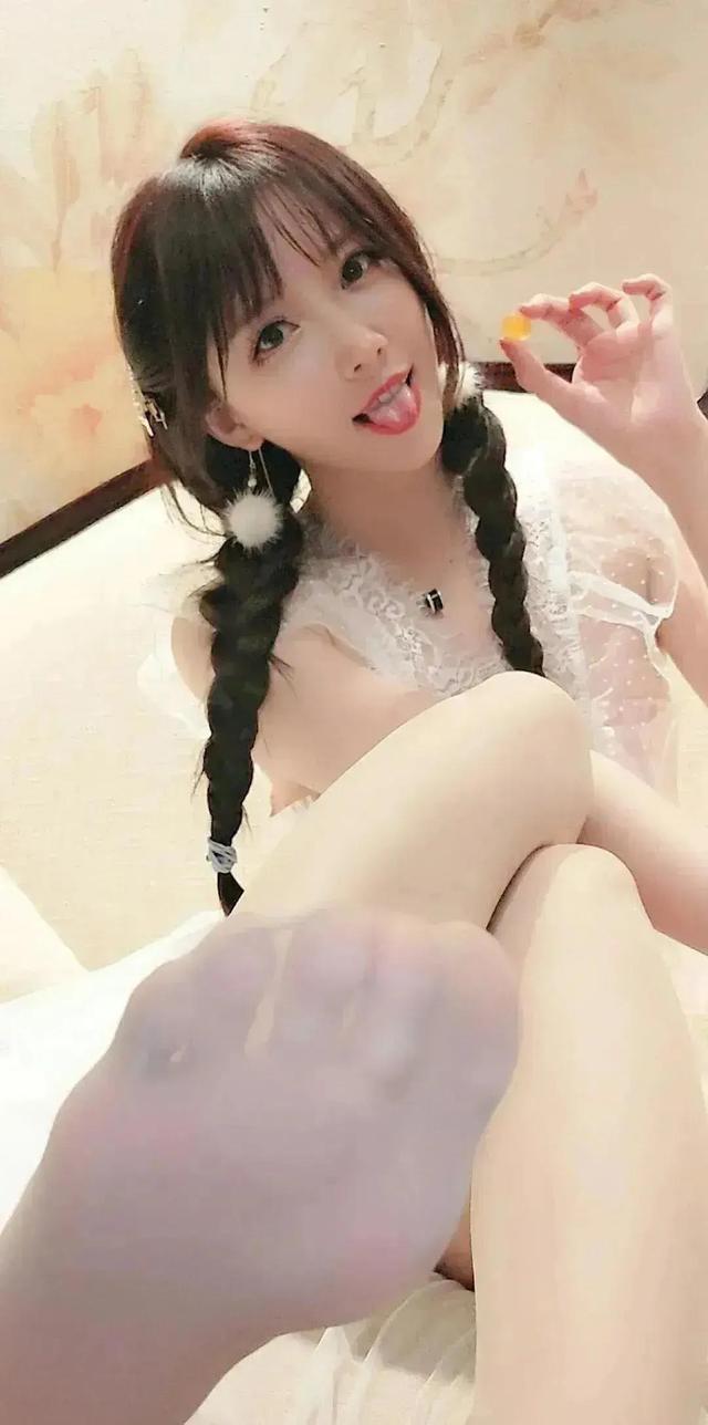 「人像精品集」每日一更~高清性感美女写真集