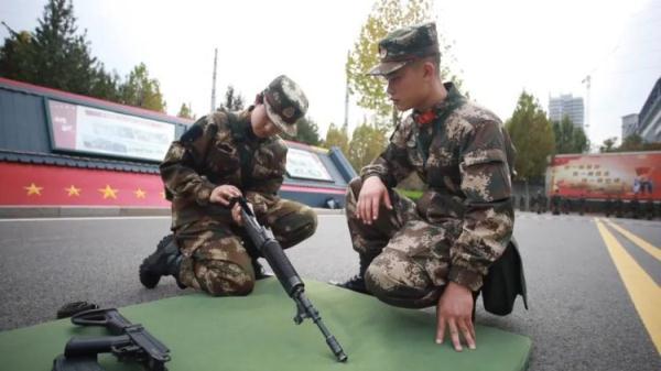 华丽转身！拉丁舞冠军→武警女战士