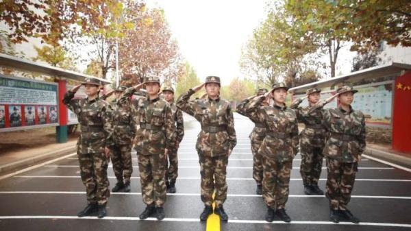 华丽转身！拉丁舞冠军→武警女战士