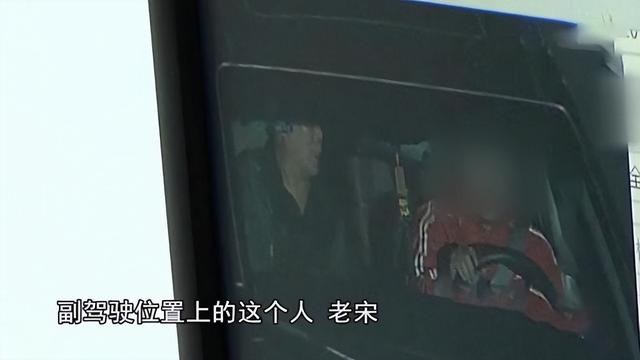 17年，苏州运河夜夜有美女登船，警方锁定旧货船，破门后大受震撼