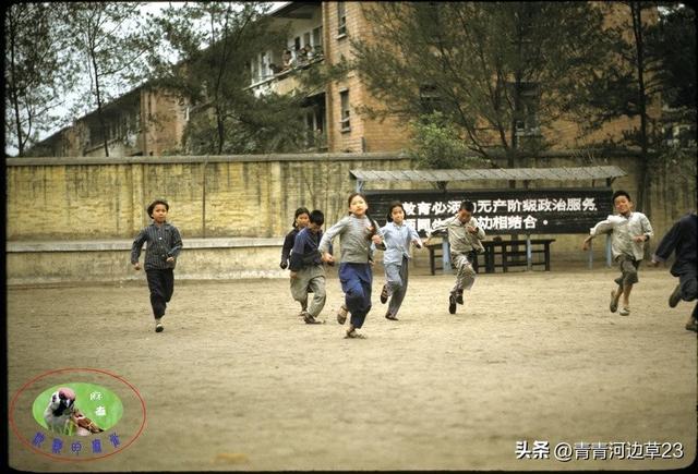 珍贵老照片，日军强征慰安妇，身上涂满奶油的性感美女