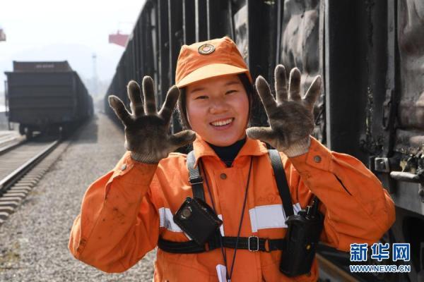 钢轨上的调车“女铁汉”