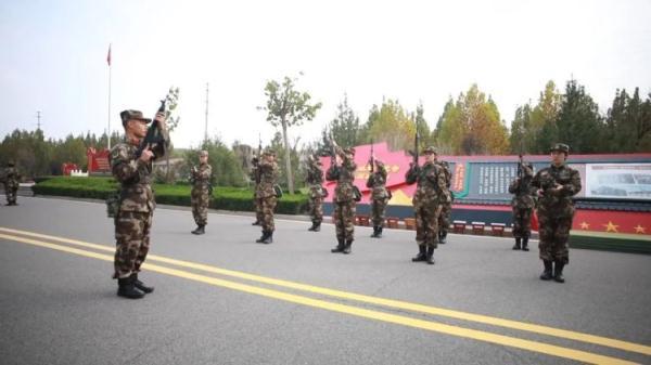 华丽转身！拉丁舞冠军→武警女战士