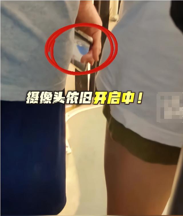 男子用鞋子上的摄像头伸入女孩裙底，一次不够还拍多人，警方介入