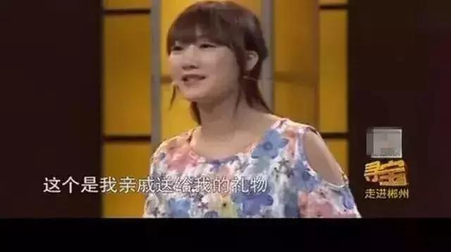 美女上节目“炫耀”，土豪亲戚送三只翡翠手镯，专家一开口，尴尬了