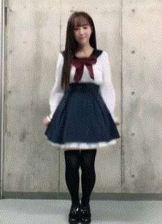 美女热舞gif(搞笑GIF趣图：美女不仅人美，制服可爱，舞蹈也跳得很棒啊)