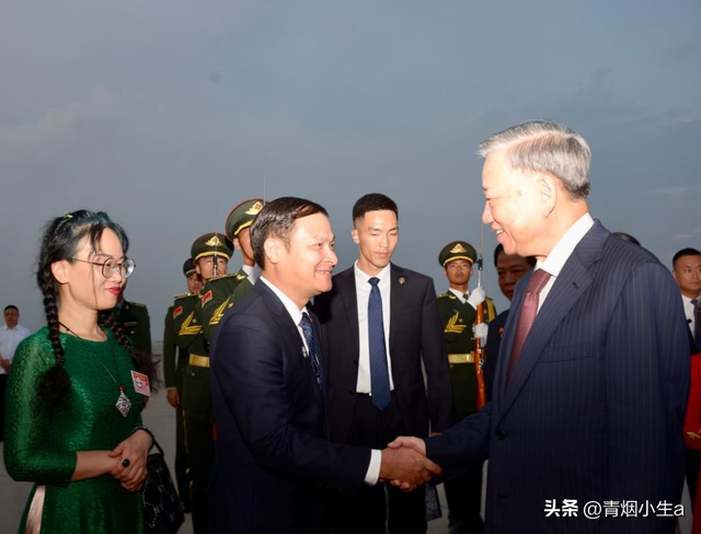 苏林夫妇抵达北京！越南第一夫人身姿曼妙，一席中国红惊艳众人！