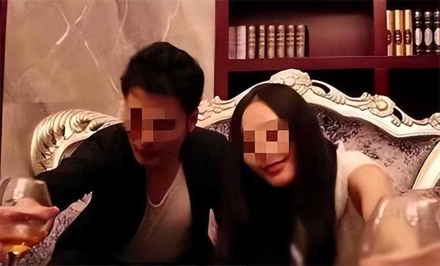 丈夫包养俩女人玩三人游戏，妻子出去卖淫一夜情，网友：绝配