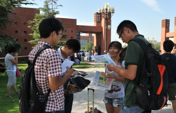 郑州大学美女学霸火了，直接推免到北大读博，有颜又有才让人羡慕