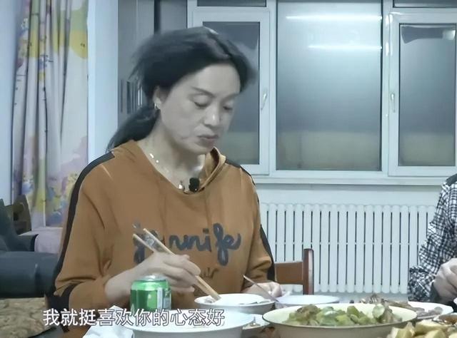 50岁大叔相亲38岁美女，交谈后哭着对红娘说，她就是想要我的钱