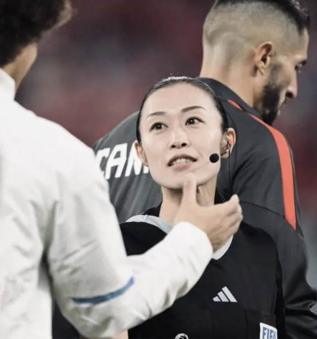 6位女裁判闪耀世界杯：法国铁娘子改写历史，日本美人白皙优雅