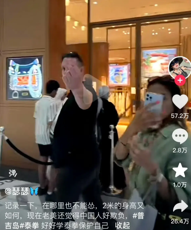 解气！中国美女泰国暴打制服老外！美女身份曝光，网友狂赞！