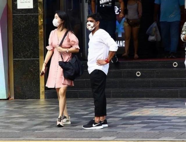 复旦法律系高材生，香港新性感女神沈殷怡 穿着比基尼做节目很精彩