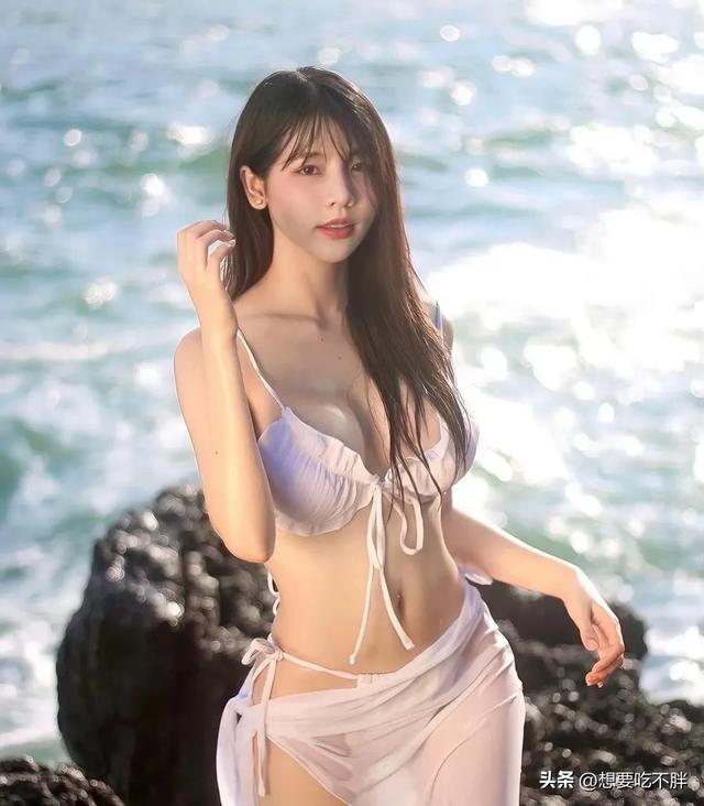 绝美比基尼美女露沙滩，誓要点燃你的夏日激情！