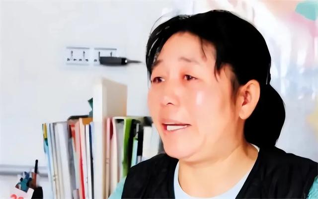 男子捡到女乞丐，娶其当老婆，21年后，警察找上门：你老婆有问题