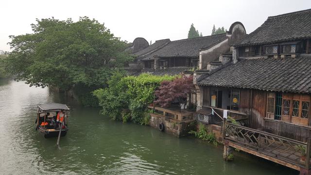 雨中漫游乌镇 美景美食还有美女 是个可以养老的好地方