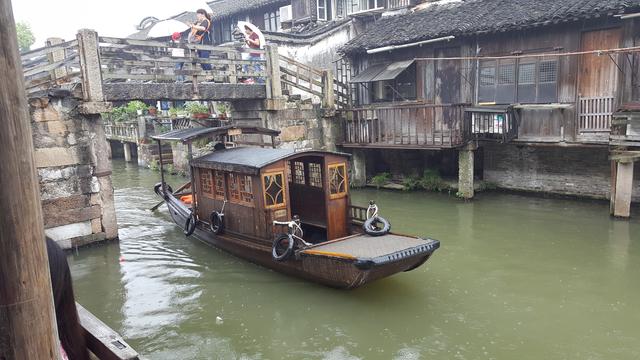 雨中漫游乌镇 美景美食还有美女 是个可以养老的好地方