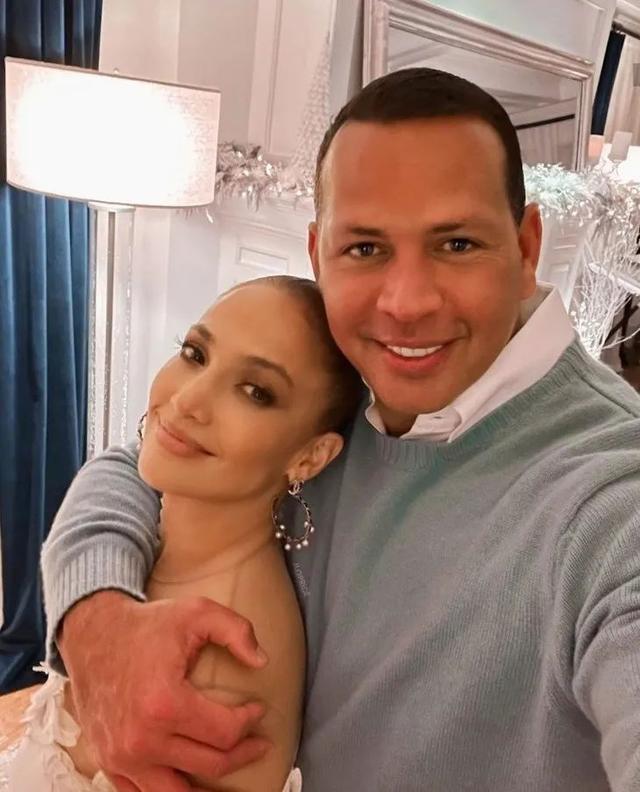 Jennifer Lopez 全裸拍新歌封面，这身材51岁？