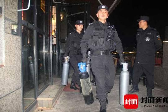 “笑气”现身夜场 绵阳一酒吧被警方带走30人