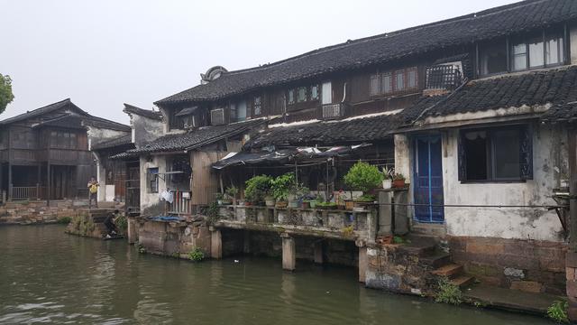 雨中漫游乌镇 美景美食还有美女 是个可以养老的好地方