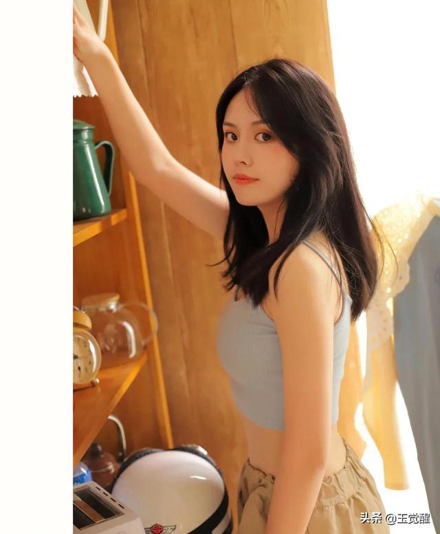 极品高颜值美女唯美私房写真，夏日清爽，尽显青春魅力