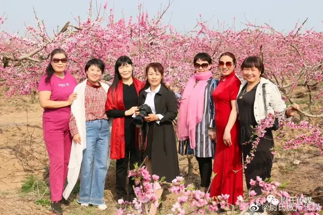 美女在尉氏(尉氏县歌声嘹亮团美女，桃源仙境散芬芳)