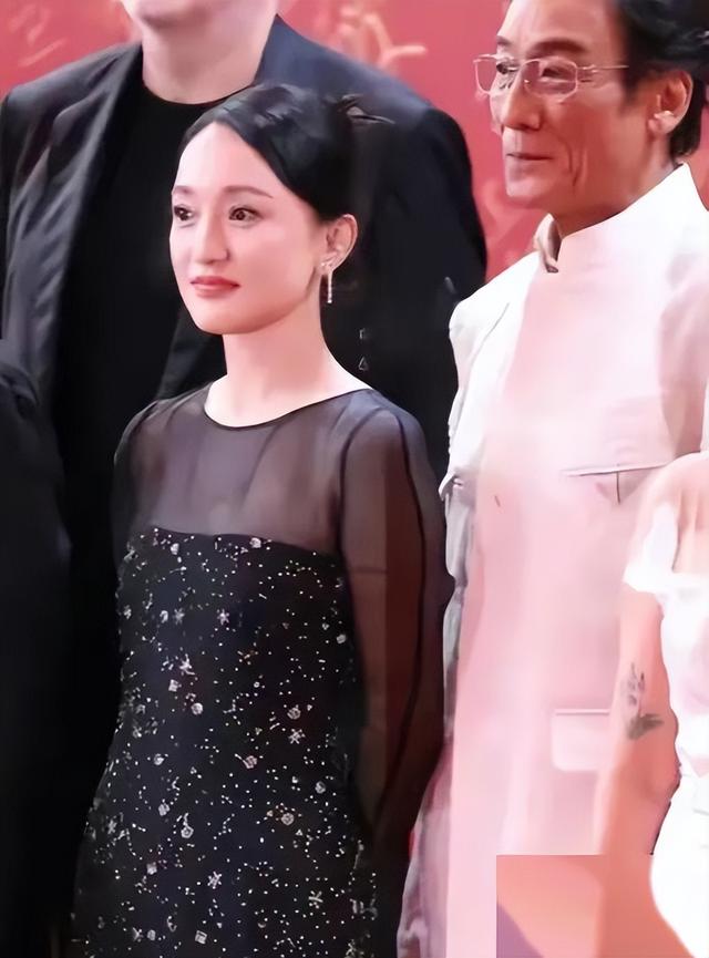 娜扎的丰韵巨乳、倪妮的超模身材、金晨的裸背集体亮相2024上影节