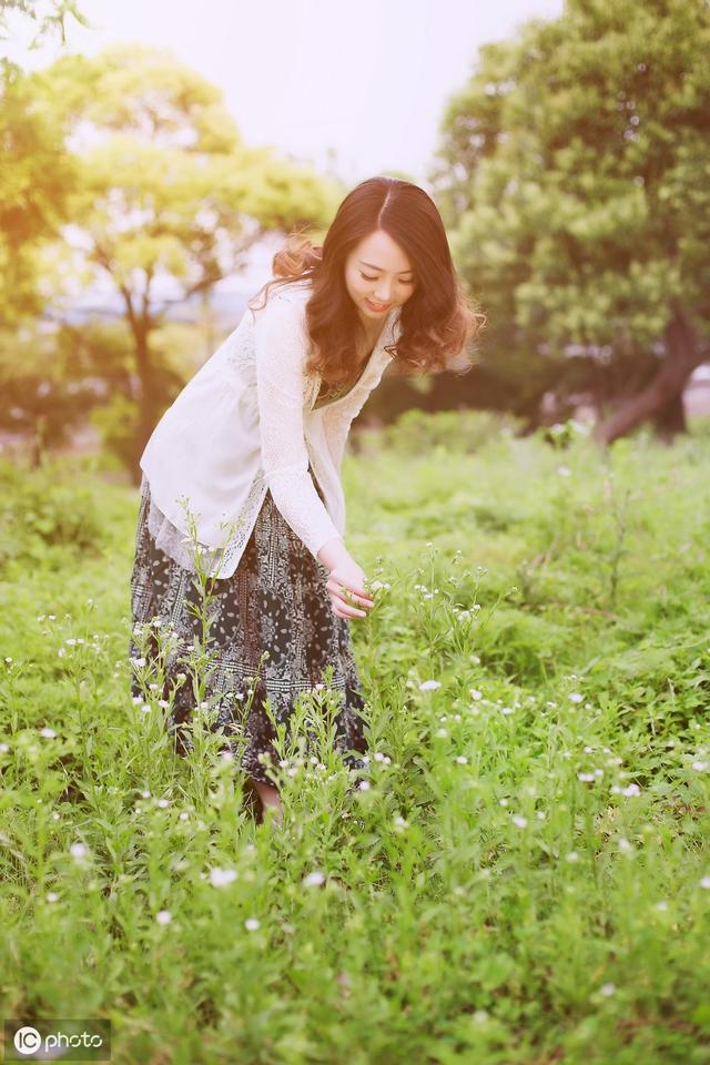 春游草地上美女清新怡人写真大片集