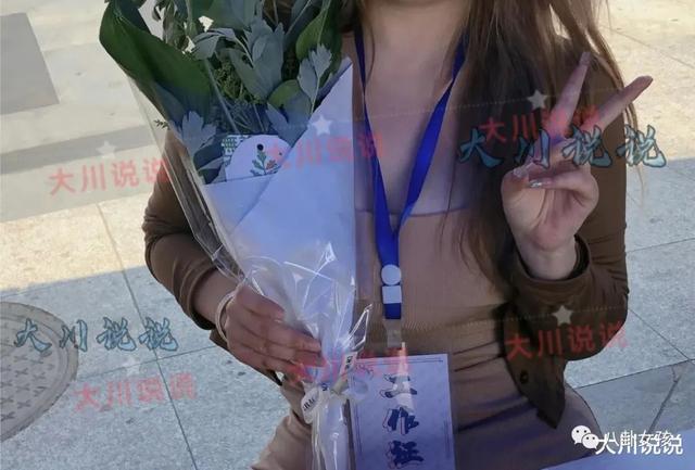 女大学生被喊女神，微胖身材惹人爱，网友：现在报名还来得及吗？