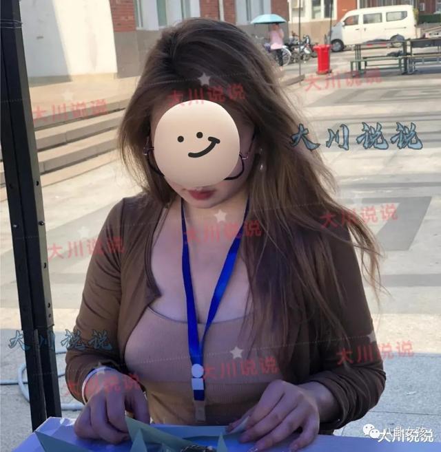 女大学生被喊女神，微胖身材惹人爱，网友：现在报名还来得及吗？