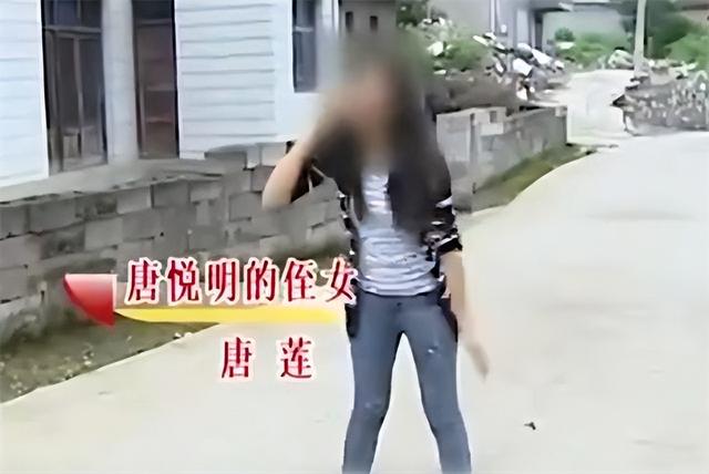 16岁叛逆少女打骂奶奶，要争亡父百万家产，殊不知自己是捡来的