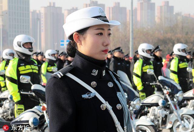 女神也是女汉子 悉数各地女警颜值排行