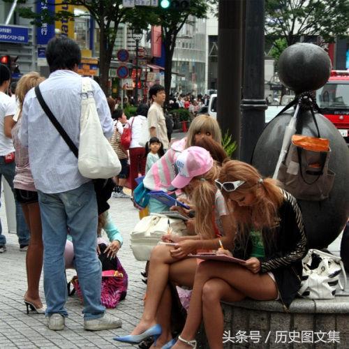 街拍日本街头的时尚MM 身材曼妙阿罗多姿