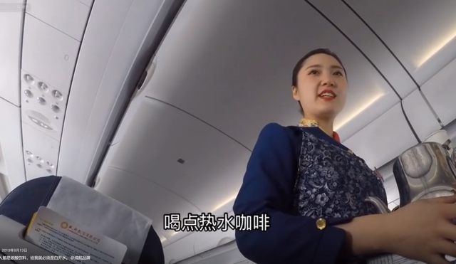 成都空姐爱上头等舱乘客，主动倒追并且成功结婚，6年后现状如何