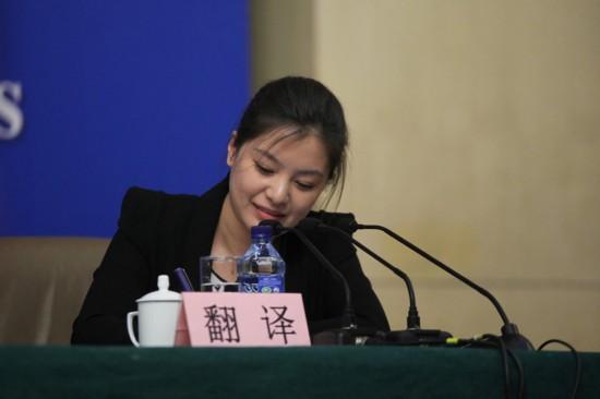 盘点历届两会上的美女翻译：会卖萌的女学霸