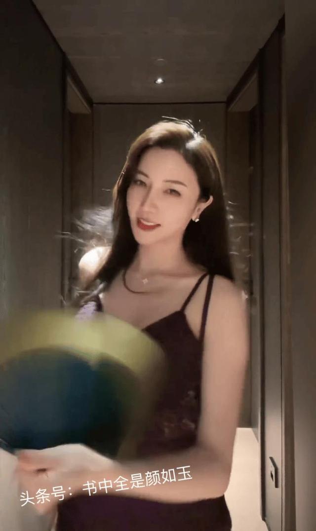 美女动图GIF089之迷人少妇